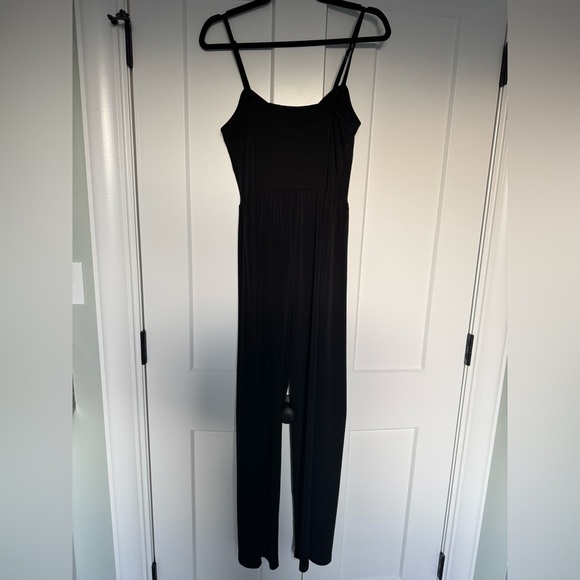 Express V wired neck jumpsuit wide leg smocked back black - Picture 3 of 8